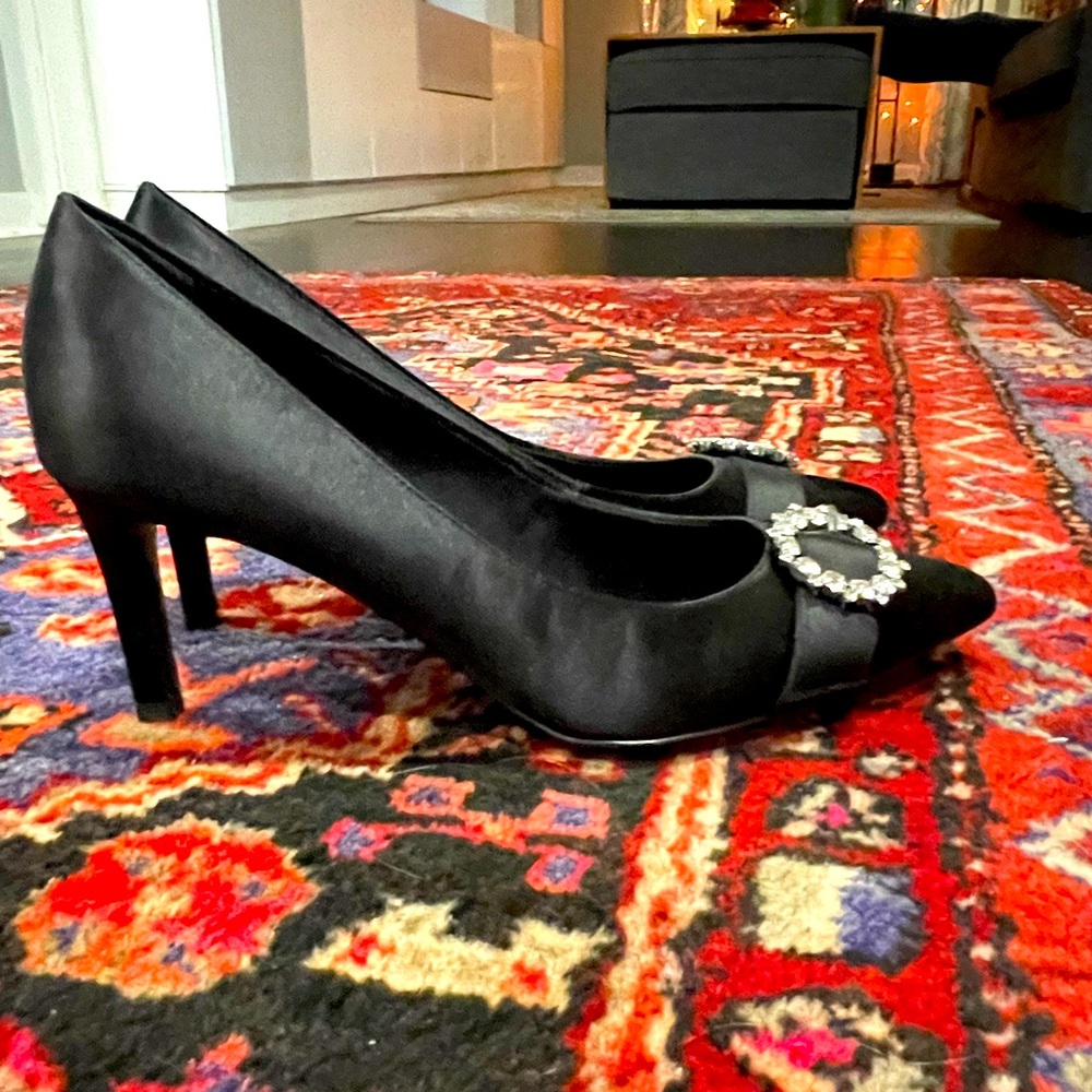 Anne Klein, Black satin heels. Only worn once. Size 10